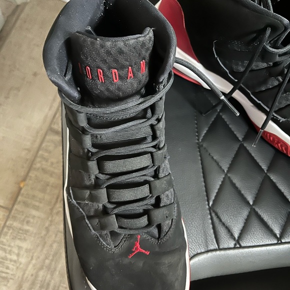 Men's Jordan Max Aura Black/Gym Red 9/10 - Picture 4 of 9